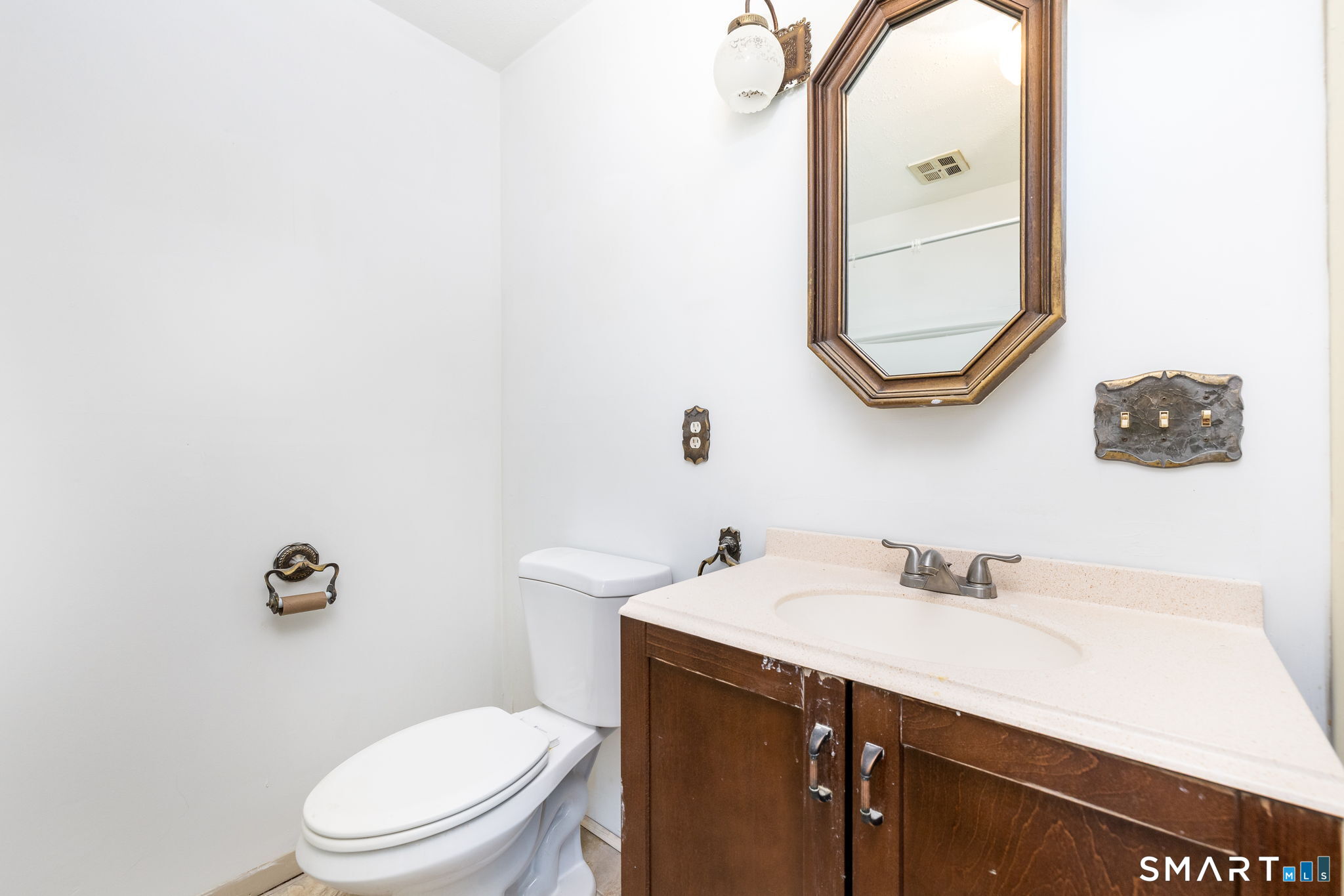 187 Center Street Bristol, CT 06010 - Photo 30 of 40