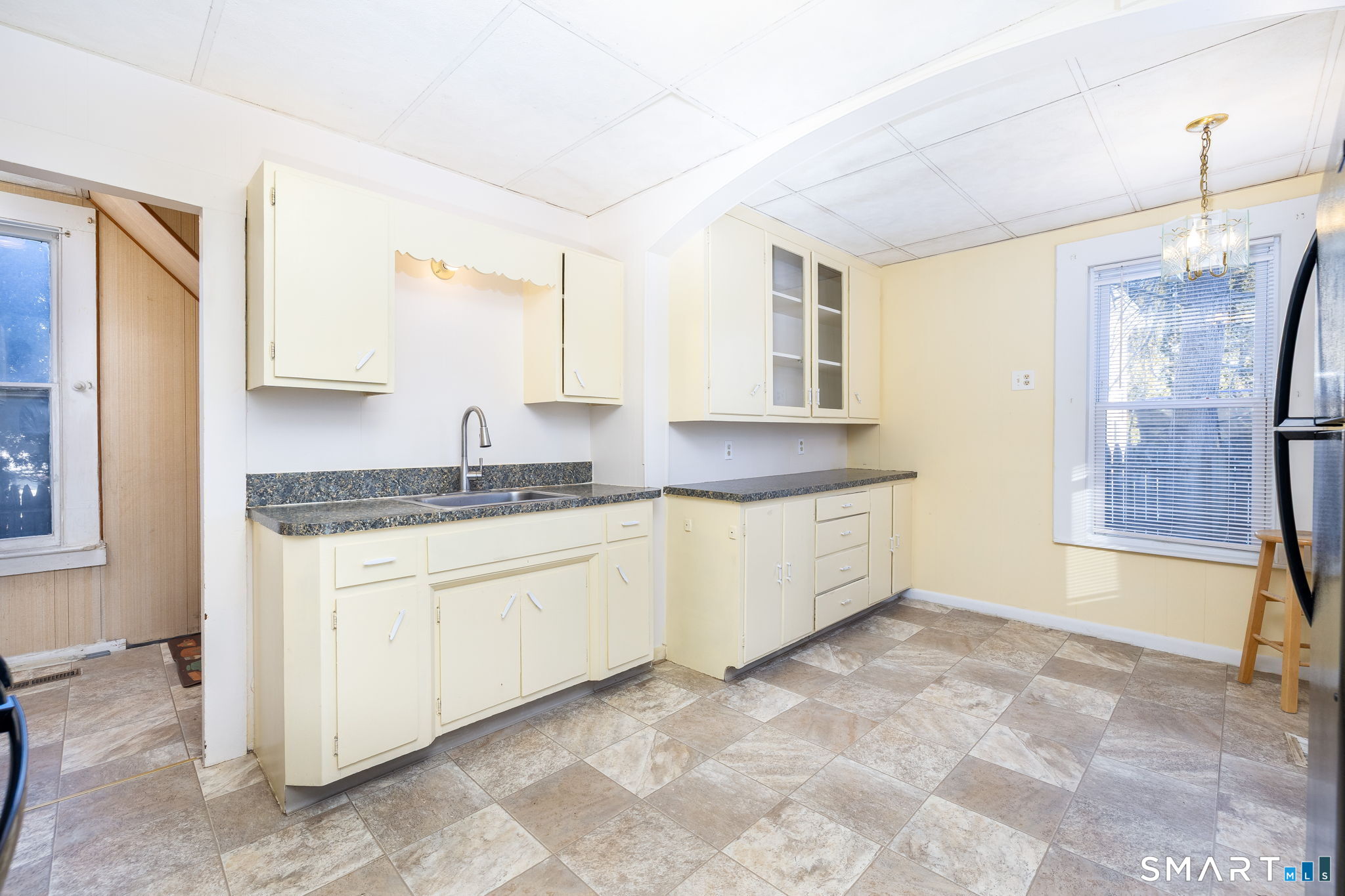 187 Center Street Bristol, CT 06010 - Photo 5 of 40