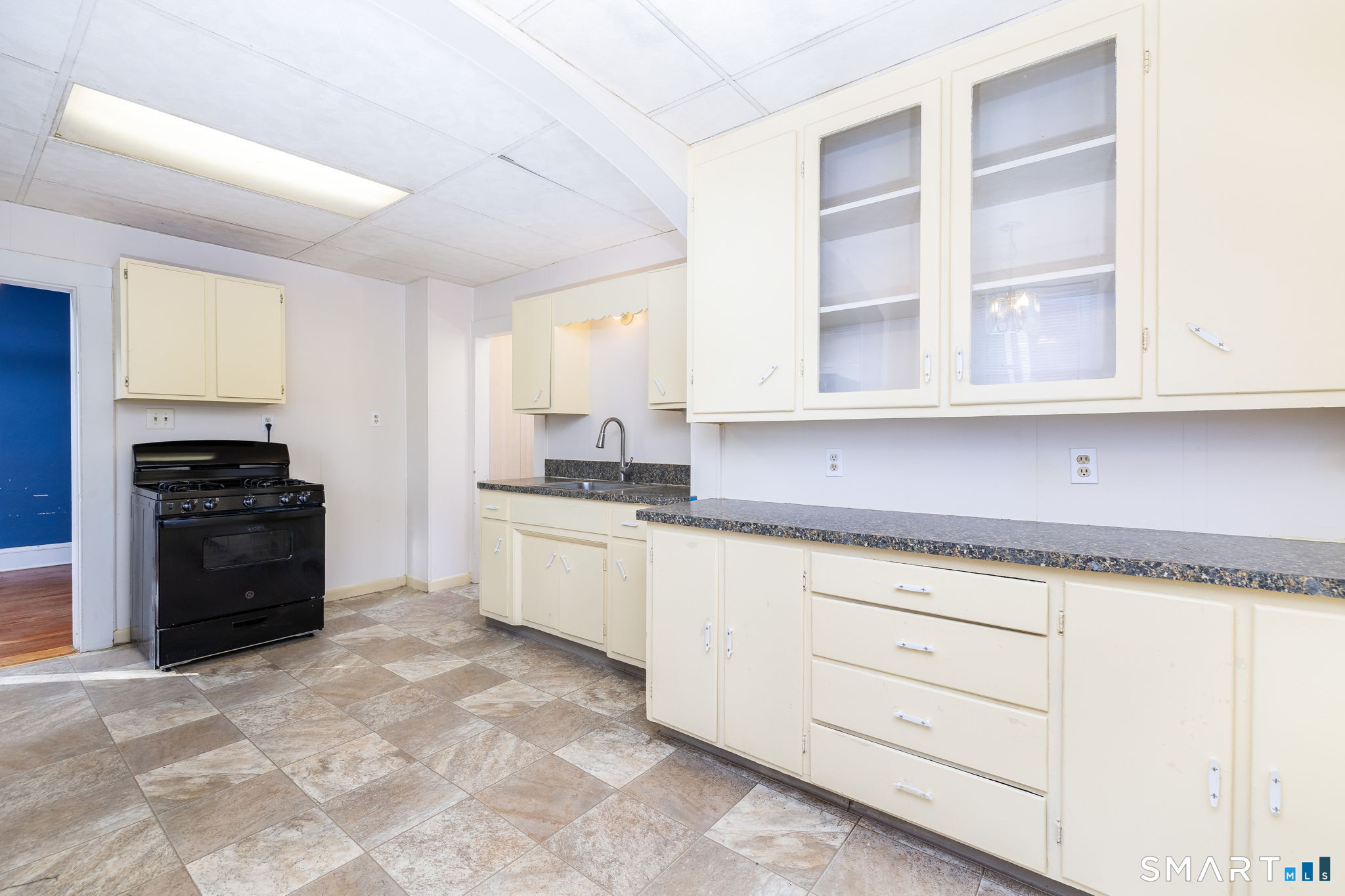 187 Center Street Bristol, CT 06010 - Photo 6 of 40