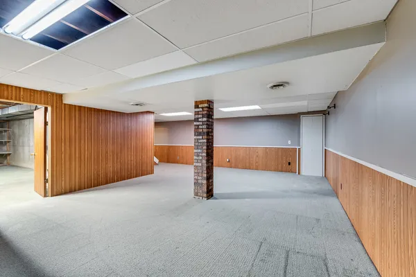 $379,900 | 805 South Raven Road, Shorewood, IL 60404