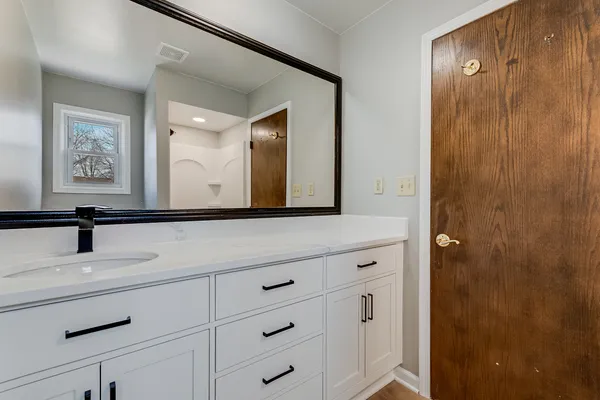 $379,900 | 805 South Raven Road, Shorewood, IL 60404