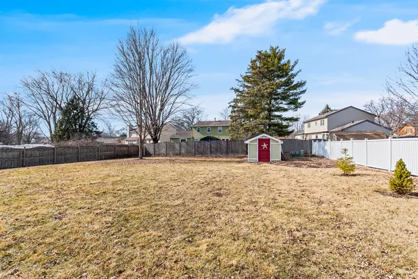 $379,900 | 805 South Raven Road, Shorewood, IL 60404