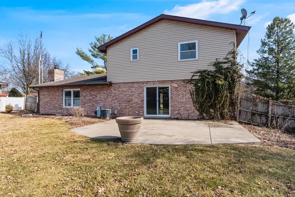 $379,900 | 805 South Raven Road, Shorewood, IL 60404