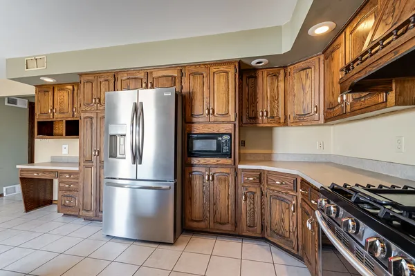 $379,900 | 805 South Raven Road, Shorewood, IL 60404