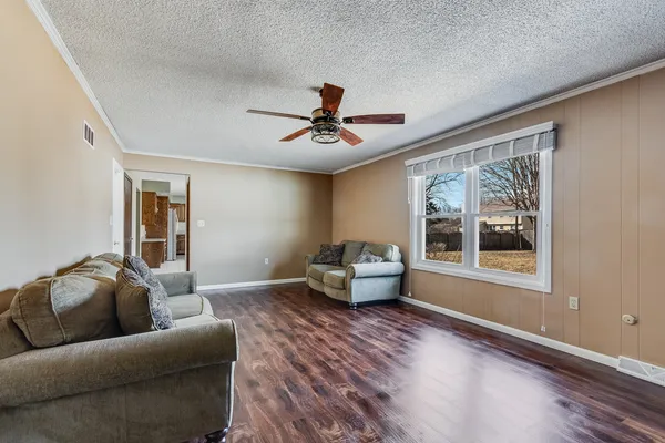 $379,900 | 805 South Raven Road, Shorewood, IL 60404