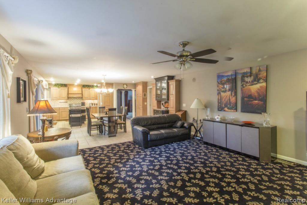 22960 Gill Road Farmington, MI 48335 - Photo 8 of 38 11-Gill_22960.jpg