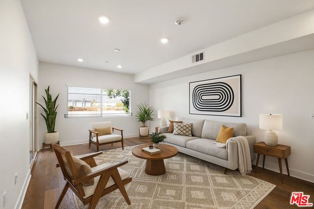 $749,900 | 2978 Ripple Place, Unit 105, Los Angeles, CA 90039