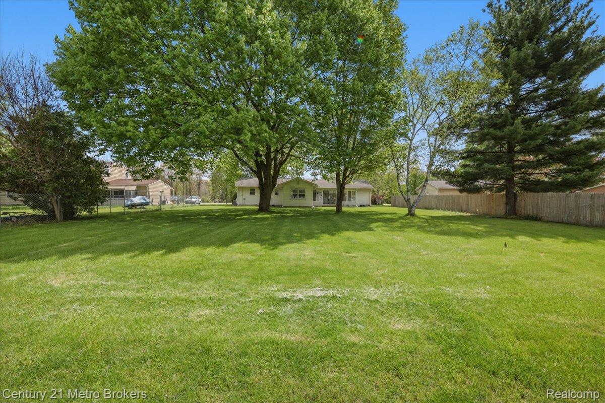 5457 North Seymour Road Flushing, MI 48433 - Photo 42 of 43 View of fenced yard
