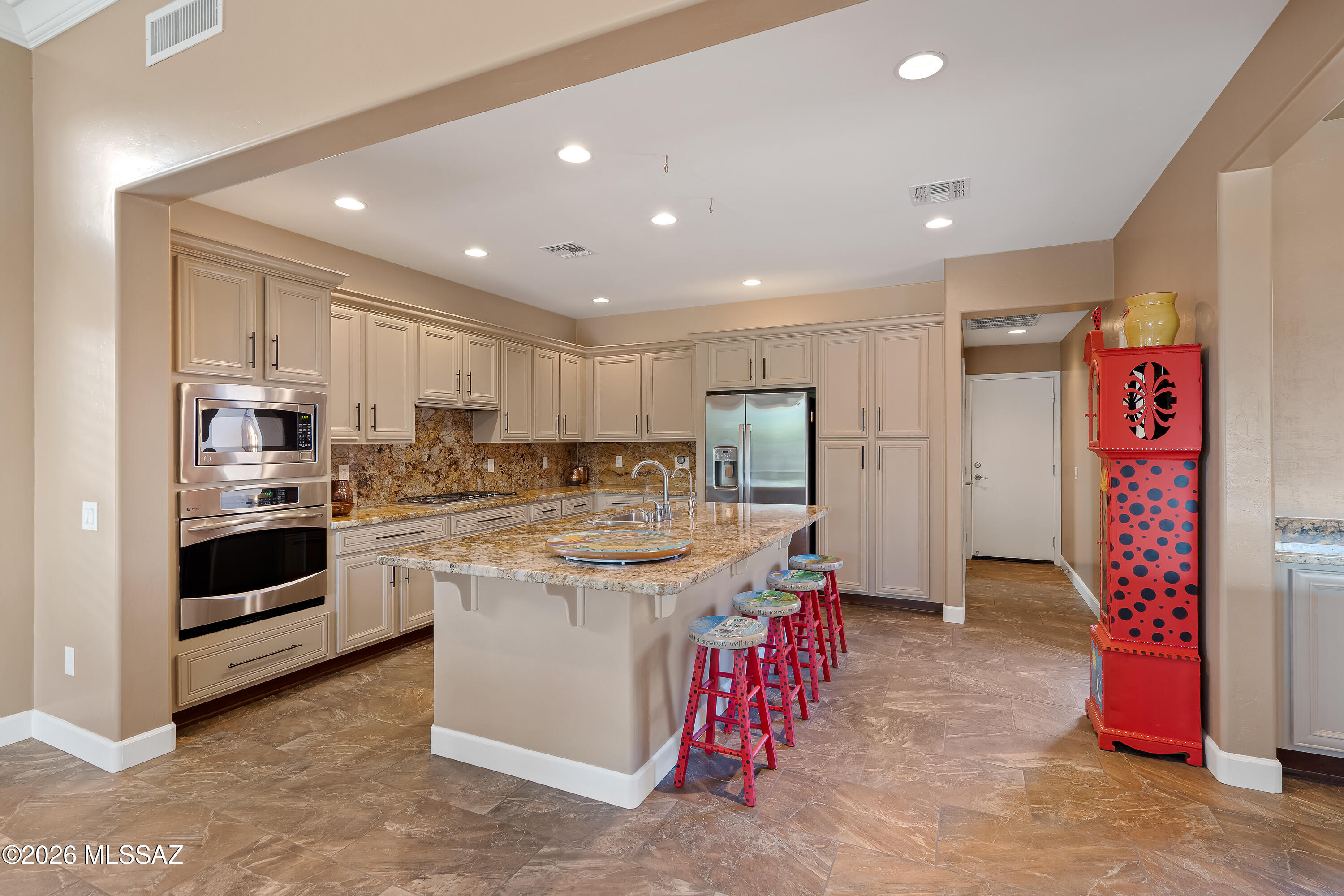 31739 South Misty Basin Road Oracle, AZ 85623 - Photo 12 of 49 Upgraded Cabinets Steal the Show
