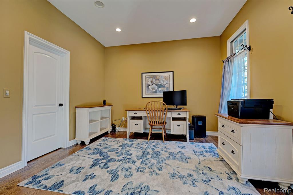 1372 McKail Road Leonard, MI 48367 - Photo 13 of 92