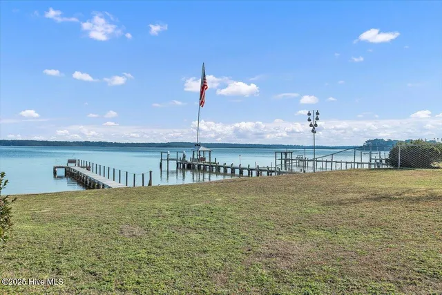 $725,000 | 506 Hilltop Extension, Swansboro, NC 28584