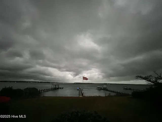 $725,000 | 506 Hilltop Extension, Swansboro, NC 28584