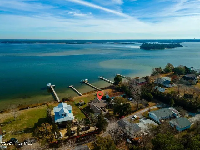$725,000 | 506 Hilltop Extension, Swansboro, NC 28584