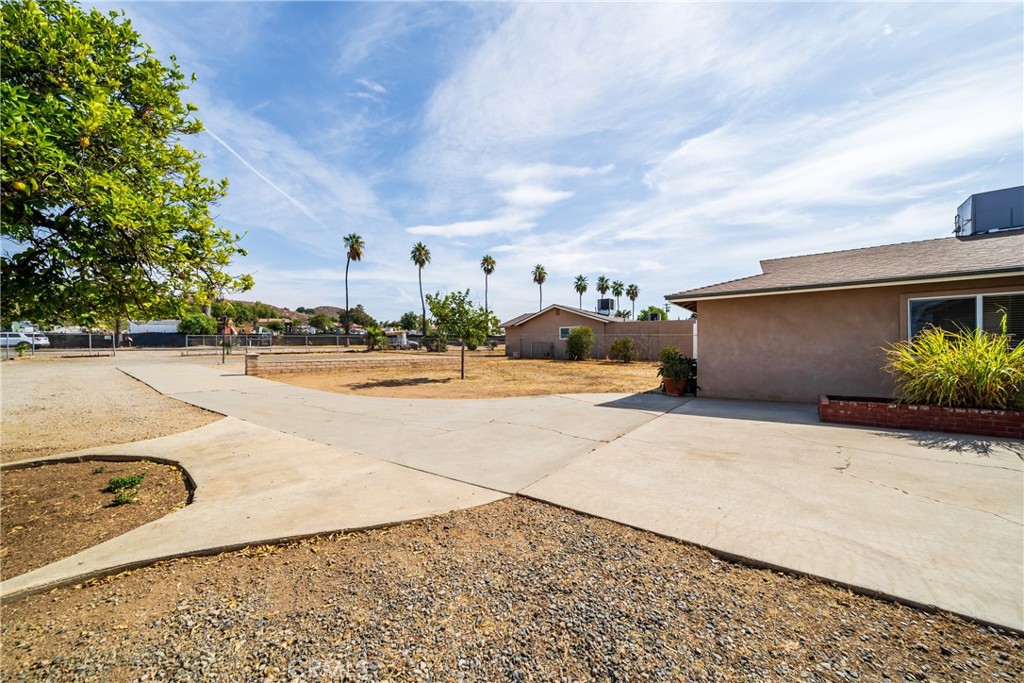 6331 Pedley Road Jurupa Valley, CA 92509 - Photo 21 of 45 view of the terrace with yard