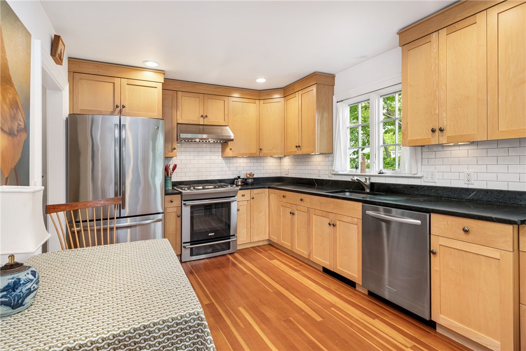 167 Mathewson Road Barrington, RI 02806 - Photo 18 of 30