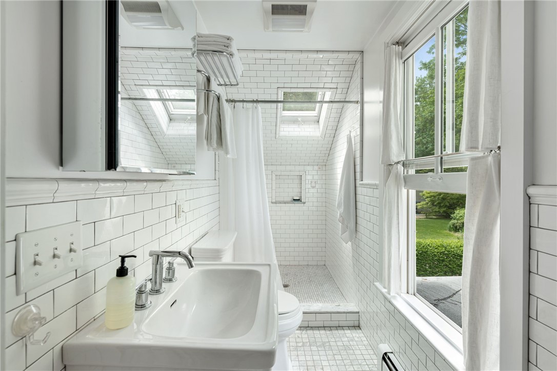 167 Mathewson Road Barrington, RI 02806 - Photo 23 of 30