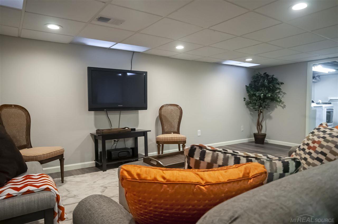 692 Canterbury Road Grosse Pointe, MI 48236 - Photo 52 of 65 50071726-51.JPG