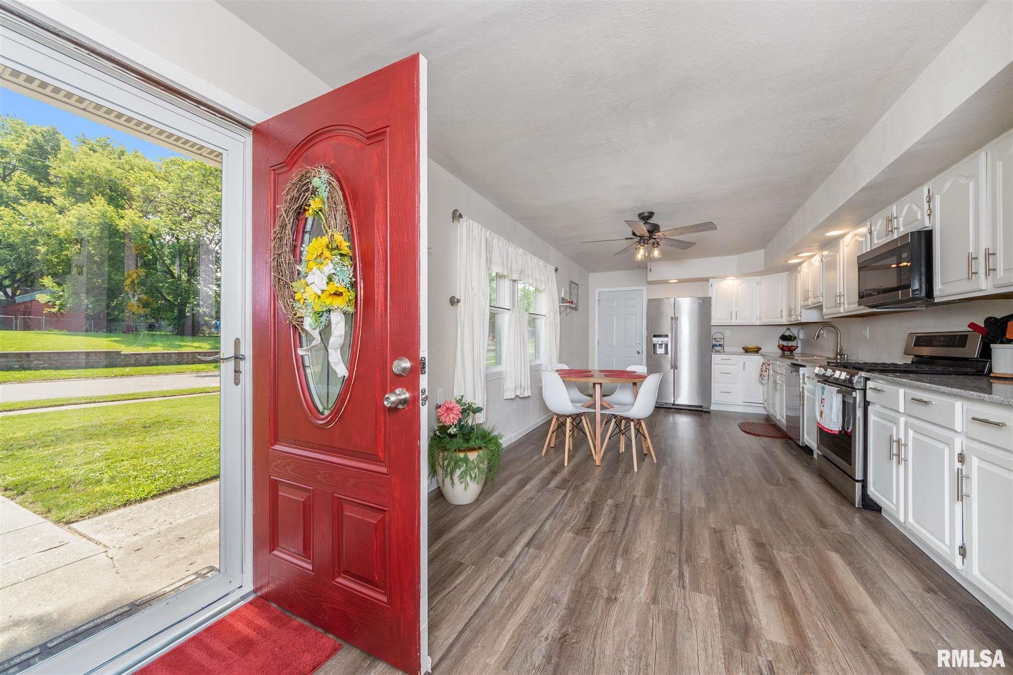 200 Algonquin Road Marquette Heights, IL 61554 - Photo 3 of 40 Gallery Image 3