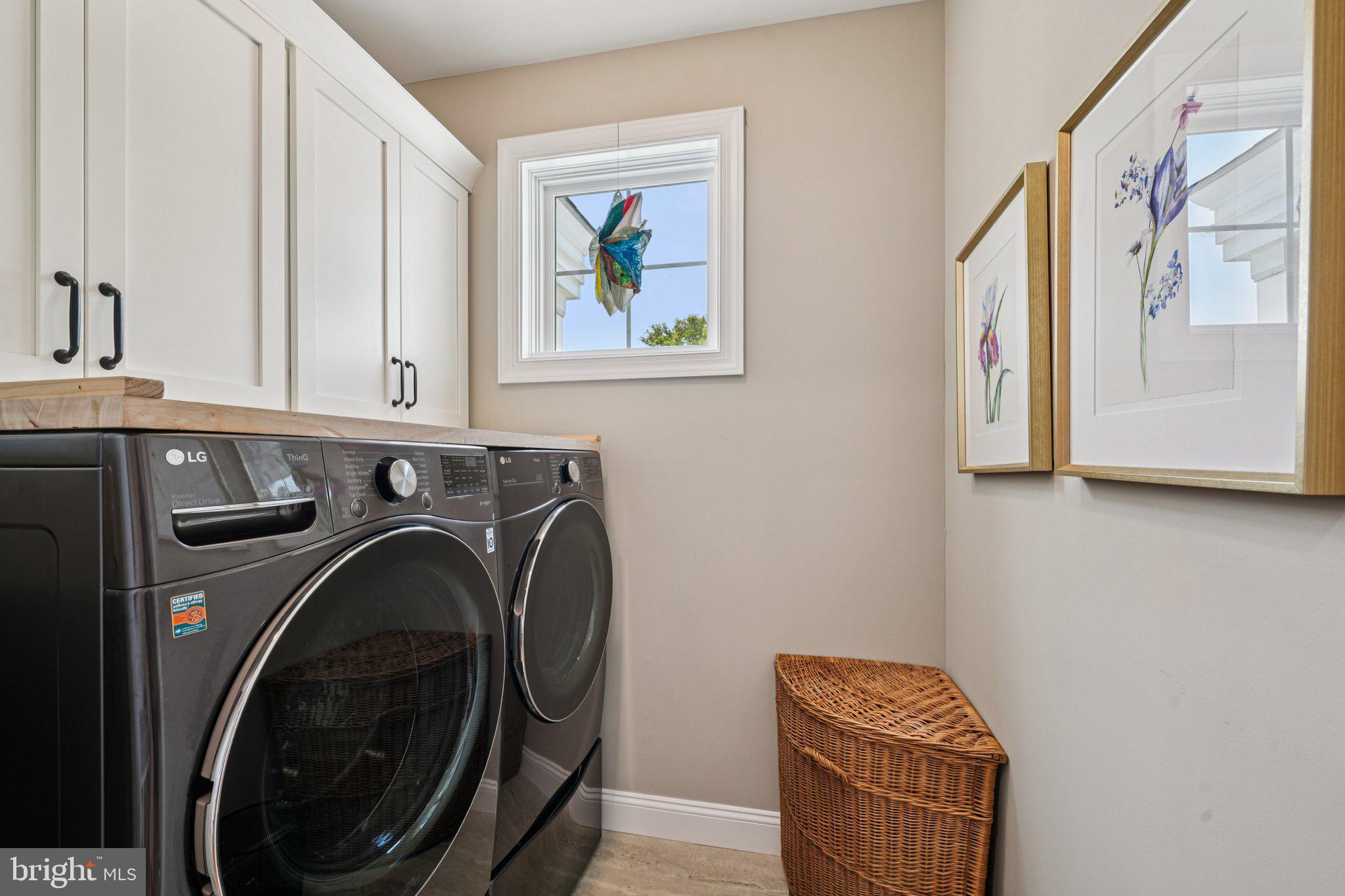 4459 Old Saucon Road Bethlehem, PA 18015 - Photo 23 of 40 a view of livingroom with washer and dryer