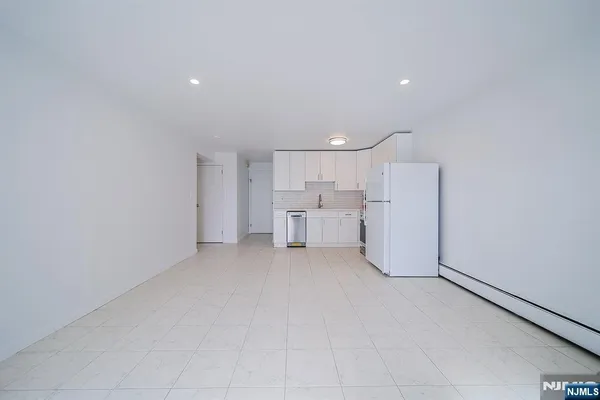 $2,500 | 93 Myrtle Avenue, Unit G, Edgewater, NJ 07020