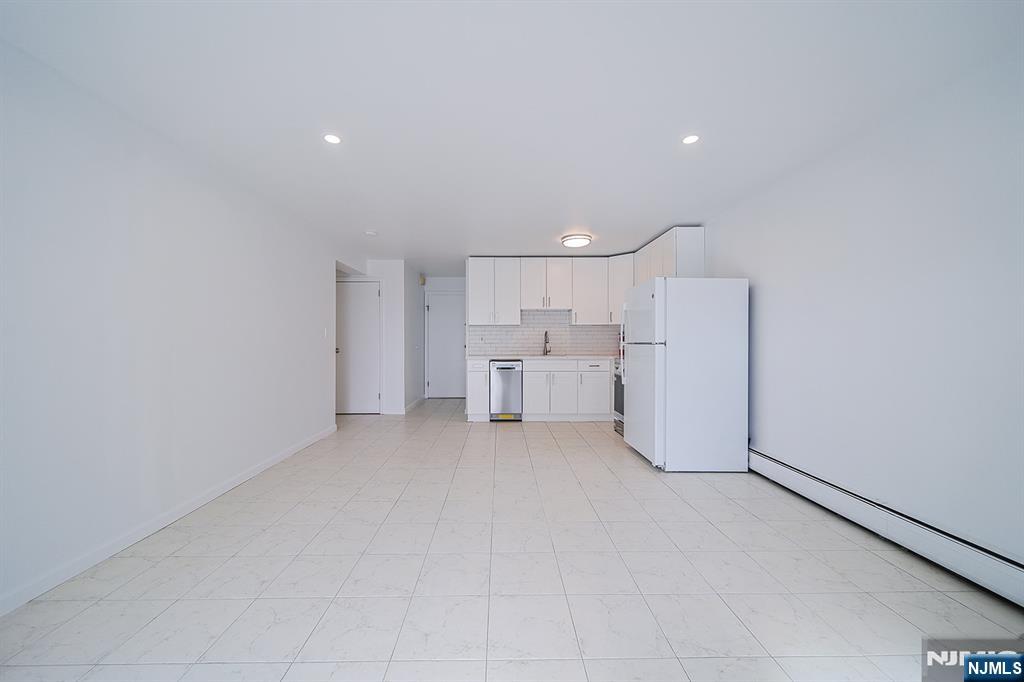 93 Myrtle Avenue, Unit G Edgewater, NJ 07020 - Photo 3 of 6