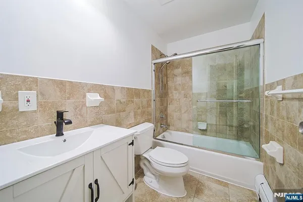 $2,500 | 93 Myrtle Avenue, Unit G, Edgewater, NJ 07020