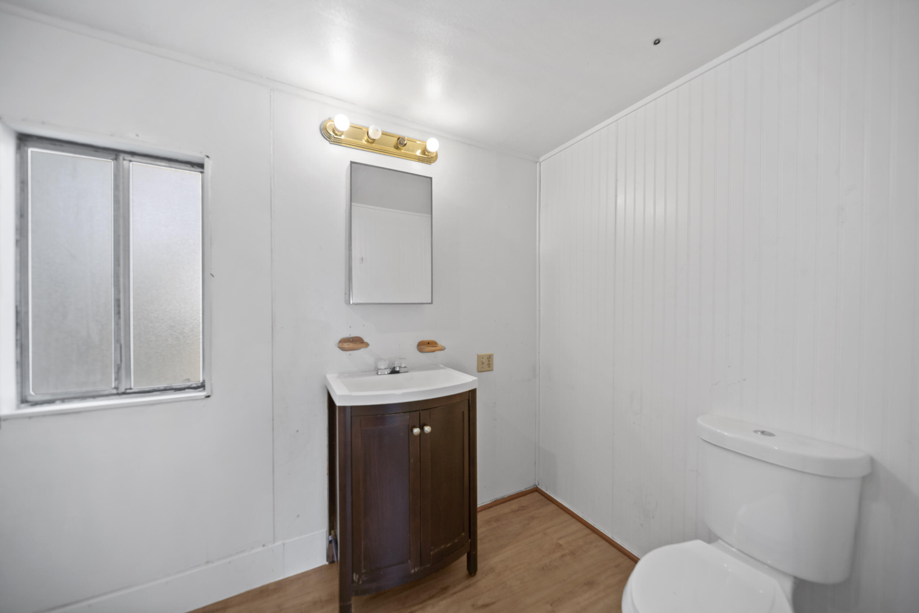 21133 Ronald Street Anderson, CA 96007 - Photo 21 of 26 a view of bathroom