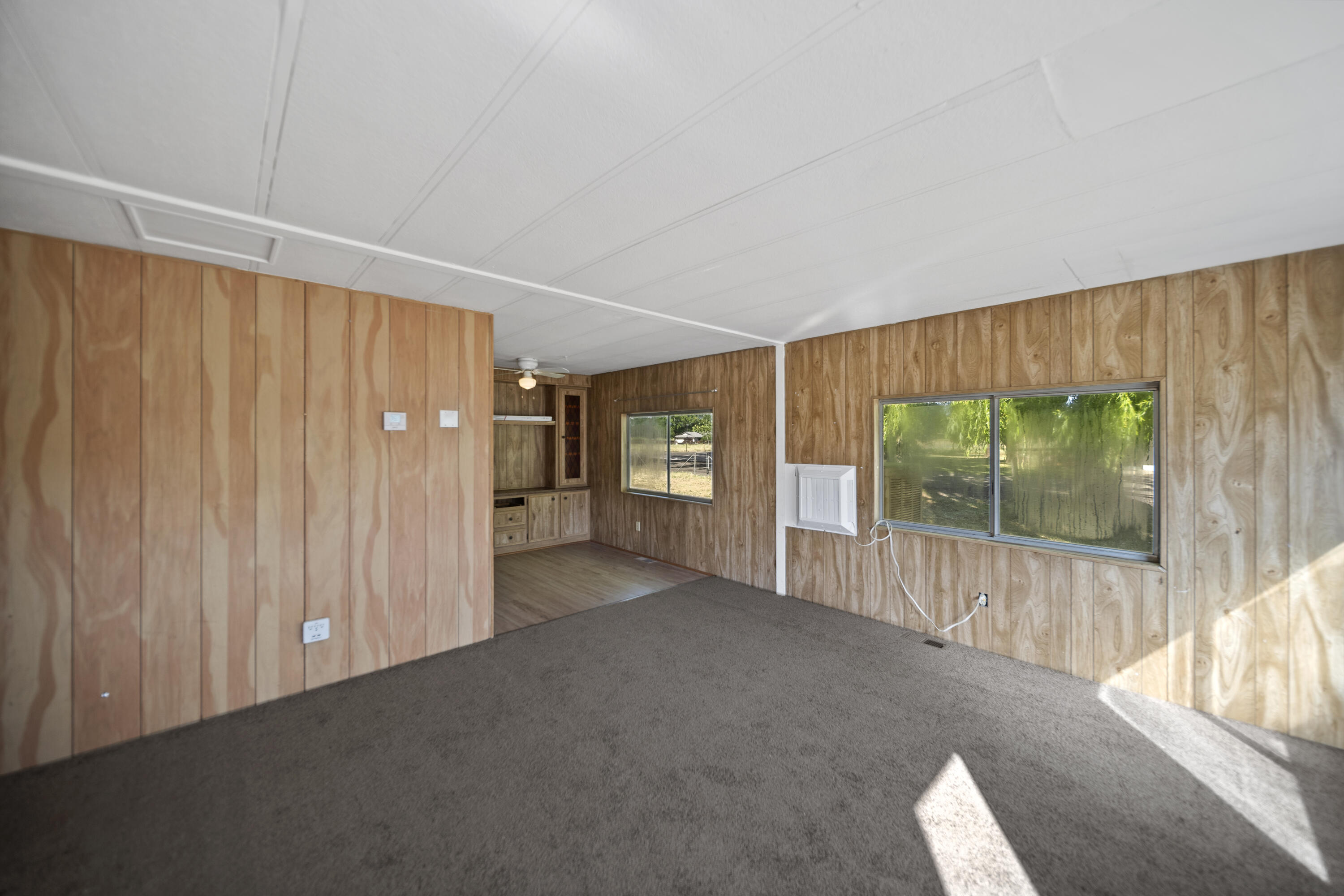 21133 Ronald Street Anderson, CA 96007 - Photo 10 of 26 en empty room with windows