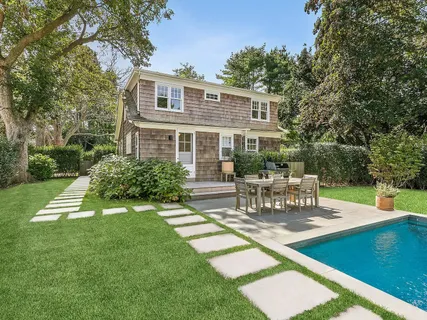 12 Jackson Street, East Hampton, NY 11937