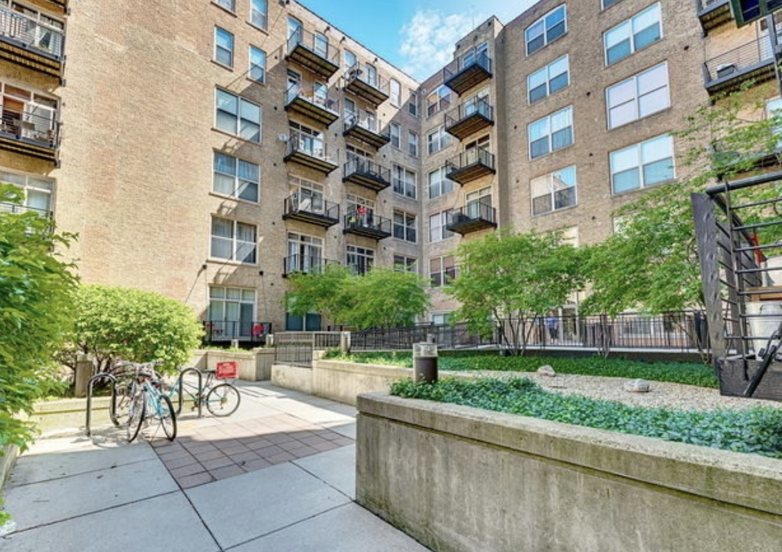 420 South Clinton Street, Unit 317A Chicago, IL 60607 - Photo 17 of 17 a building with view of street