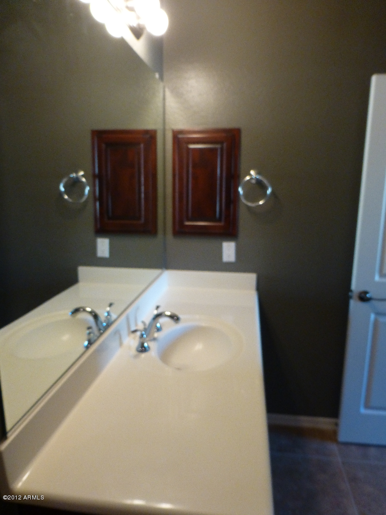 9551 East Redfield Road, Unit 1026 Scottsdale, AZ 85260 - Photo 11 of 40 Master Bath B