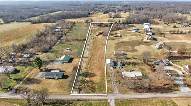 $749,700 | 322 Shun Pike, Cottontown, TN 37048