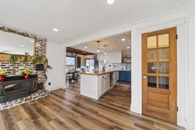 $749,700 | 322 Shun Pike, Cottontown, TN 37048