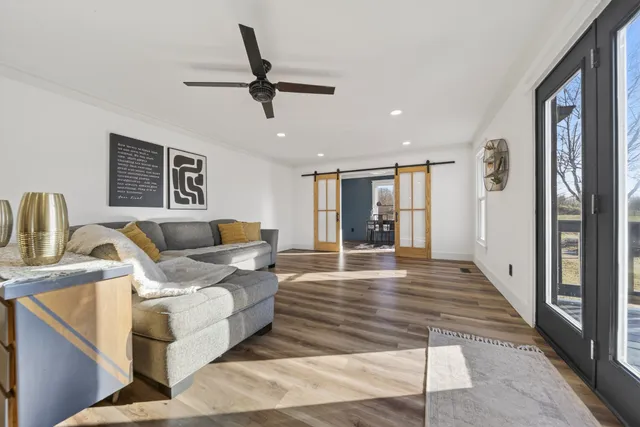 $749,700 | 322 Shun Pike, Cottontown, TN 37048