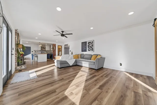 $749,700 | 322 Shun Pike, Cottontown, TN 37048