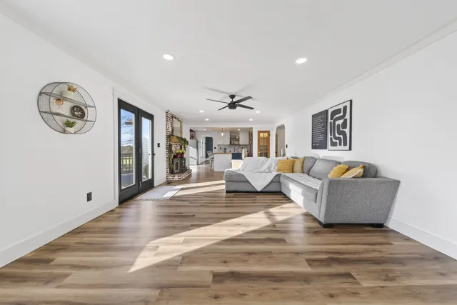 $749,700 | 322 Shun Pike, Cottontown, TN 37048