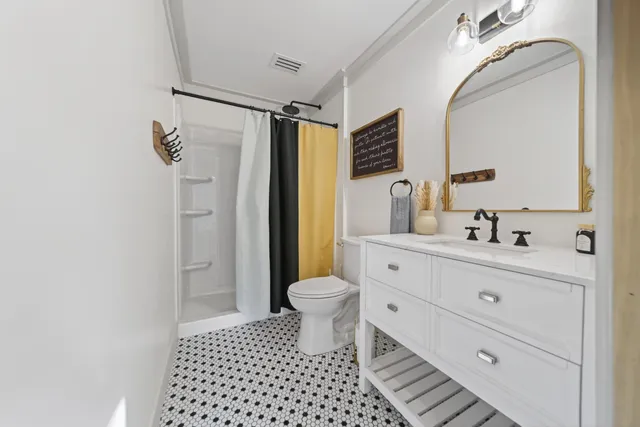 $749,700 | 322 Shun Pike, Cottontown, TN 37048