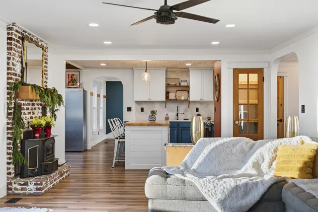 $749,700 | 322 Shun Pike, Cottontown, TN 37048