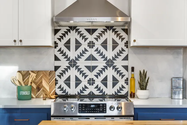 $749,700 | 322 Shun Pike, Cottontown, TN 37048