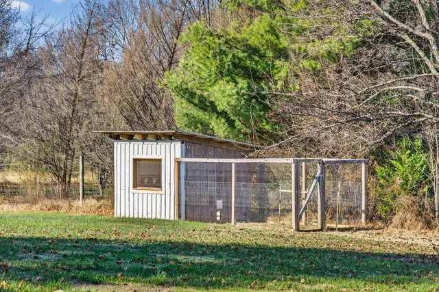 $749,700 | 322 Shun Pike, Cottontown, TN 37048