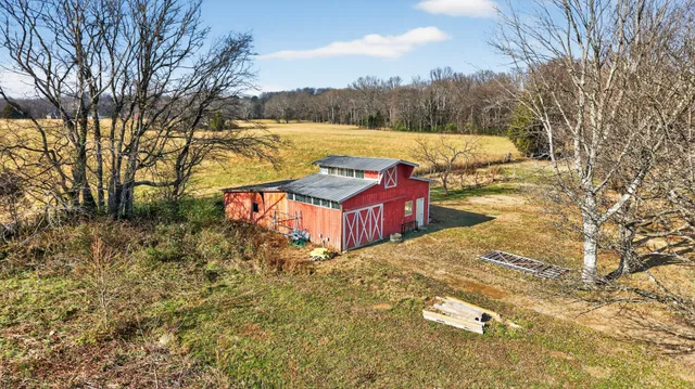 $749,700 | 322 Shun Pike, Cottontown, TN 37048