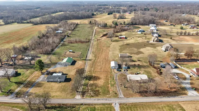 $749,700 | 322 Shun Pike, Cottontown, TN 37048