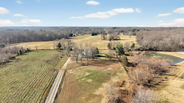 $749,700 | 322 Shun Pike, Cottontown, TN 37048