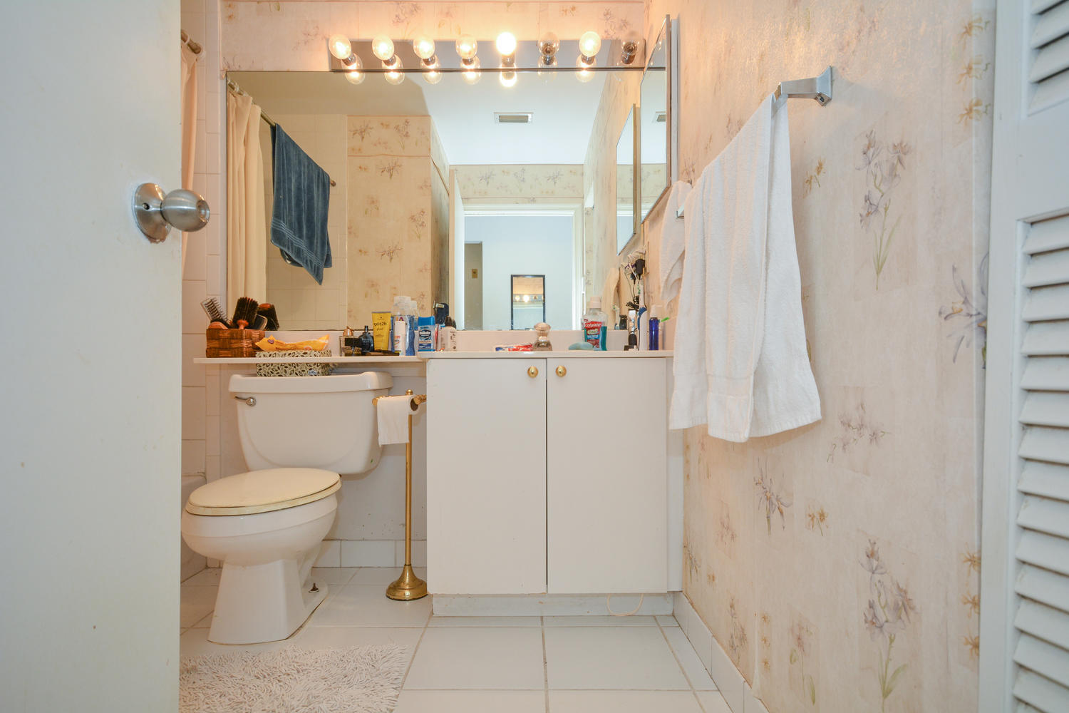 360 Northwest 67th Street, Unit E202 Boca Raton, FL 33487 - Photo 13 of 20 Guest Bath