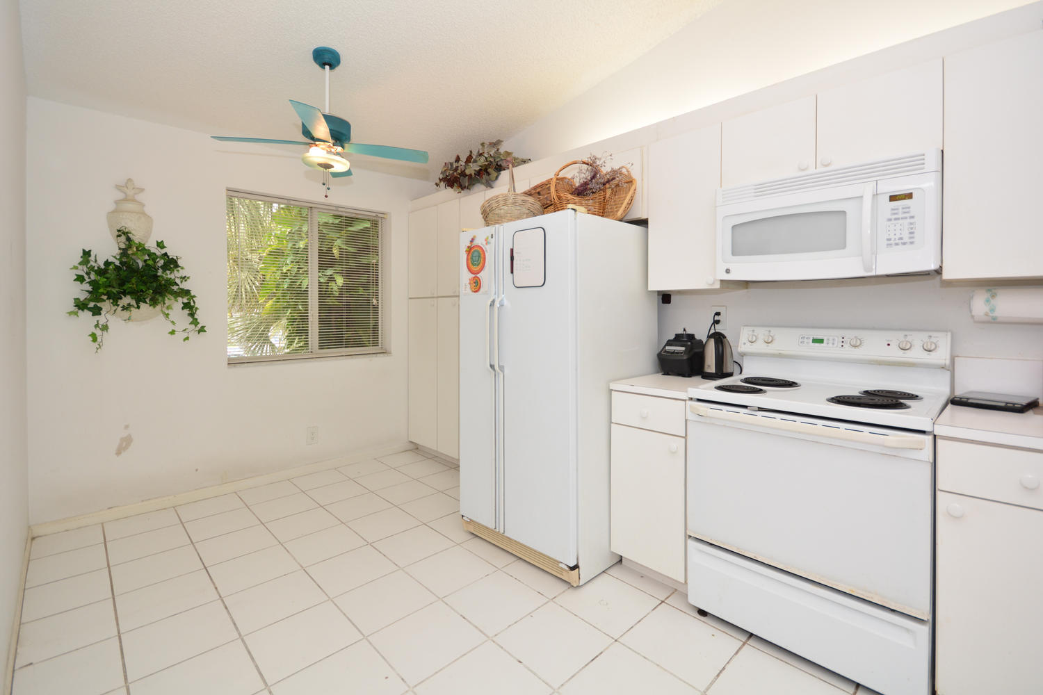360 Northwest 67th Street, Unit E202 Boca Raton, FL 33487 - Photo 8 of 20 Kitchen