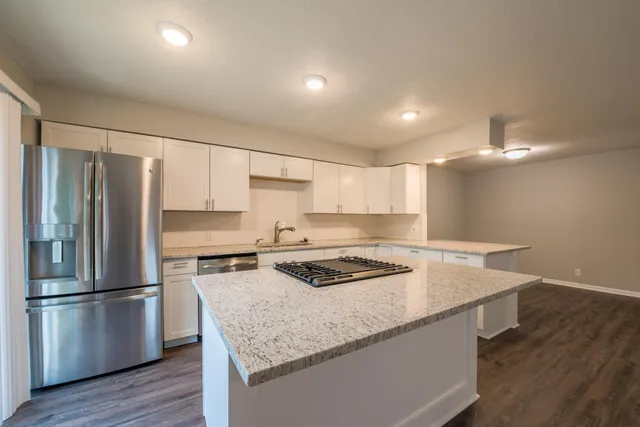 $2,950 | 5590 Timber Lane, Excelsior, MN 55331