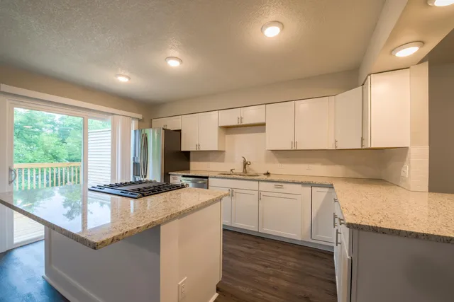 $2,950 | 5590 Timber Lane, Excelsior, MN 55331