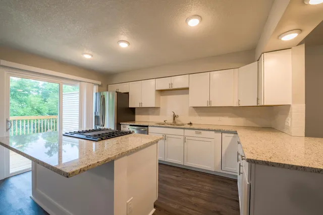 $2,950 | 5590 Timber Lane, Excelsior, MN 55331