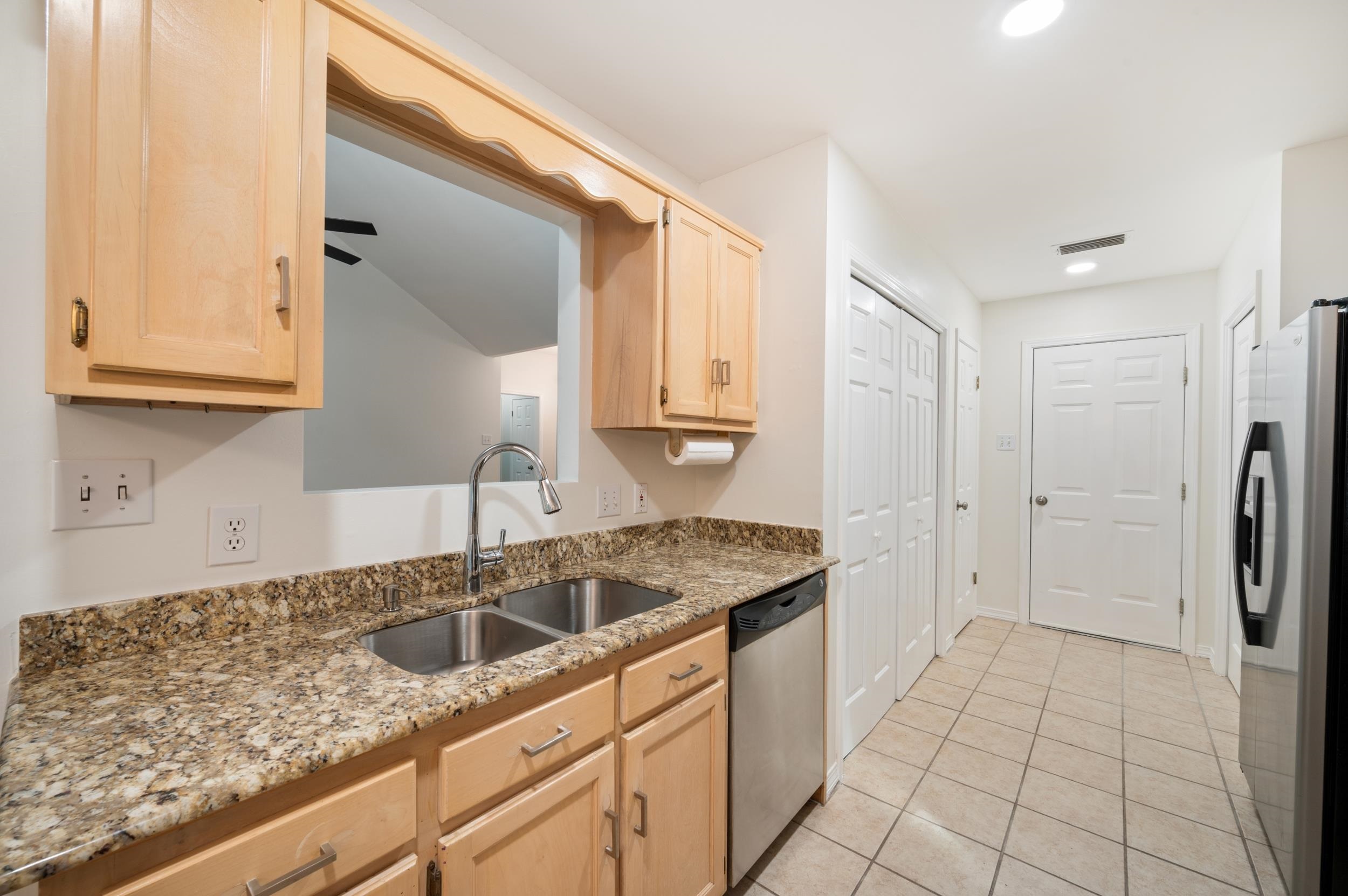 136 Donna Circle Daphne, AL 36526 - Photo 11 of 28 Kitchen