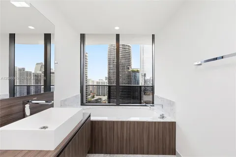 $1,599,000 | 1000 Brickell Plaza, Unit 4015, Miami, FL 33131